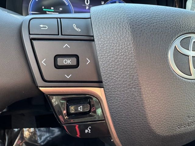 Used 2025 Toyota Crown Signia image 27