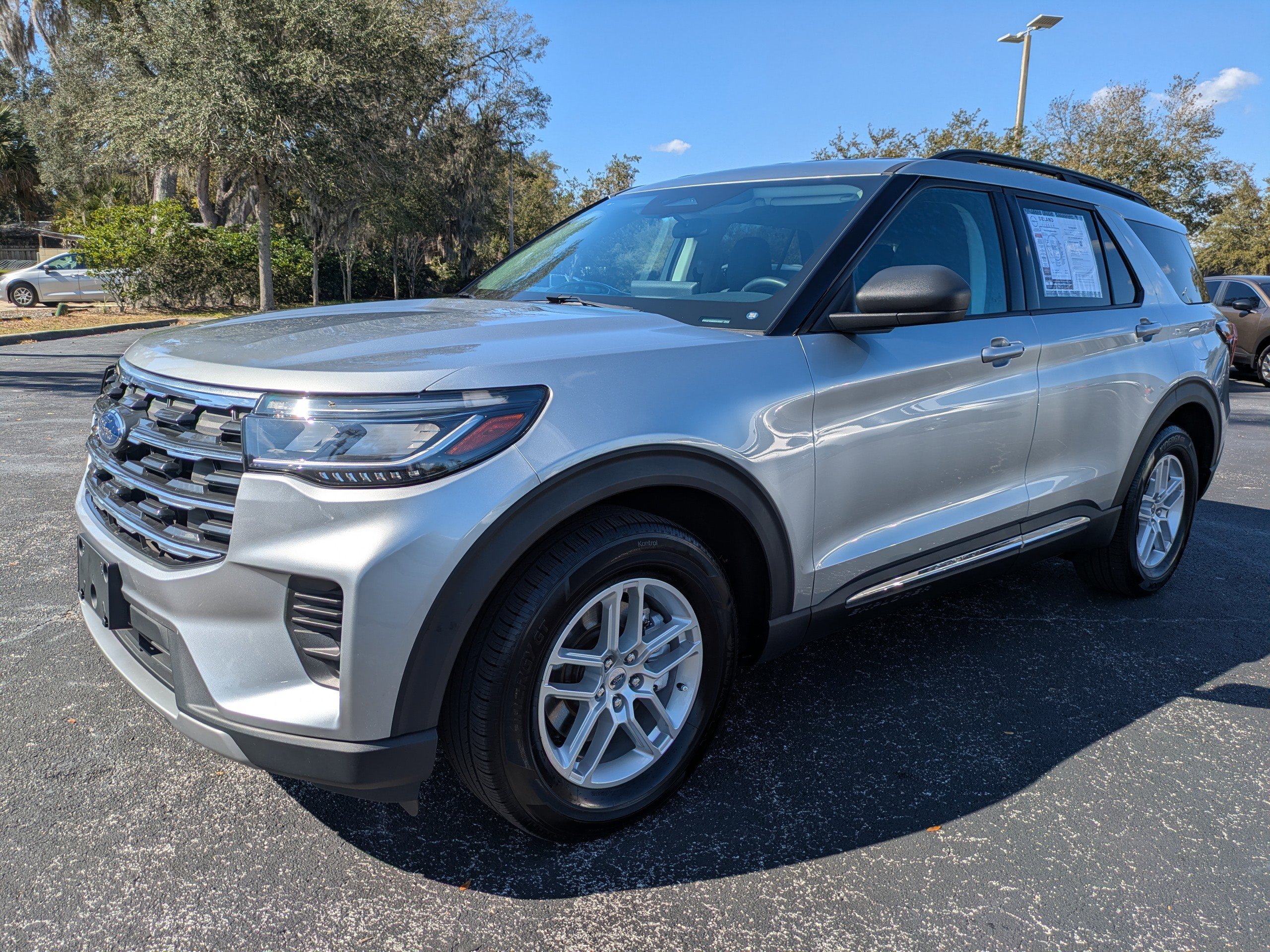 Used 2025 Ford Explorer Active image 8