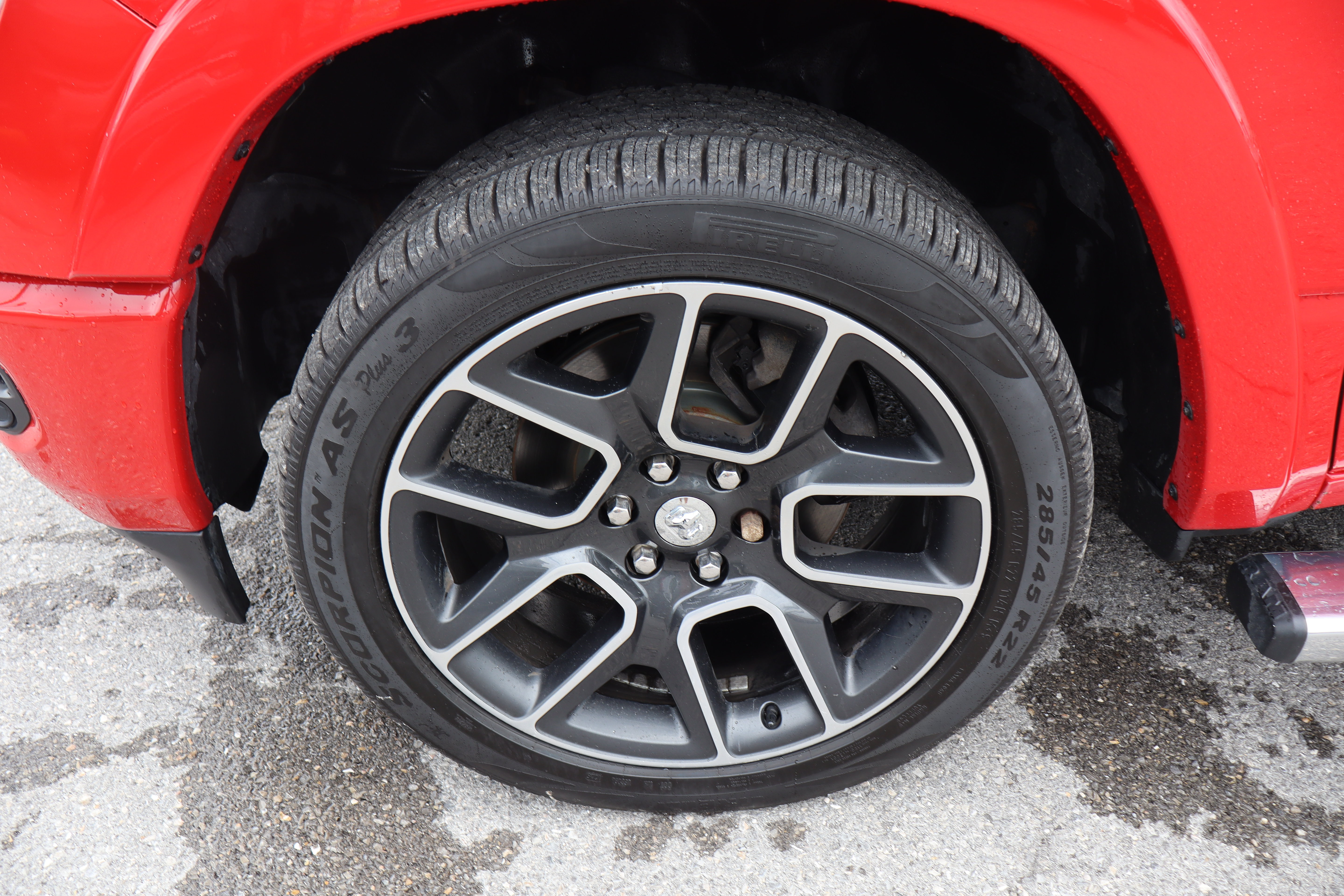 Used 2019 RAM 1500 Laramie AWD/4WD image 11