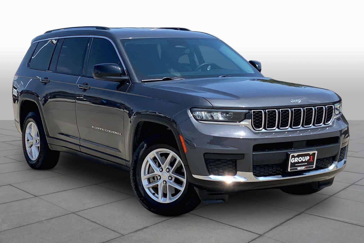 Used 2022 Jeep Grand Cherokee L Laredo w/ Luxury Tech Group I RWD image 3