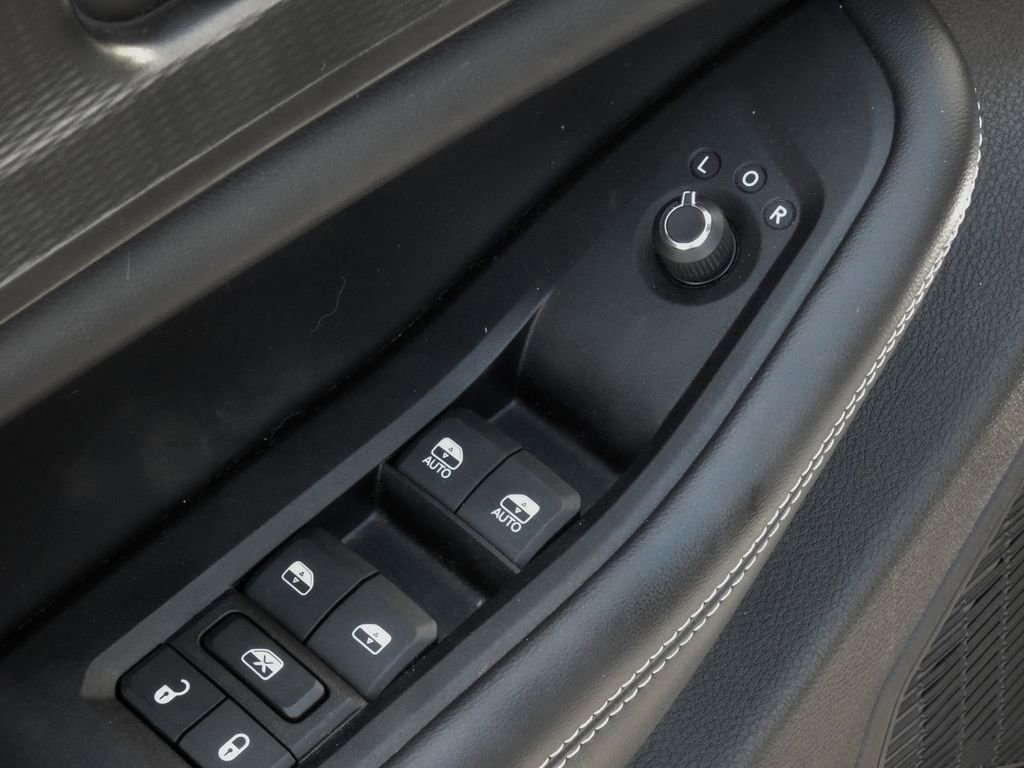 Used 2023 Jeep Grand Cherokee L Laredo AWD/4WD image 11