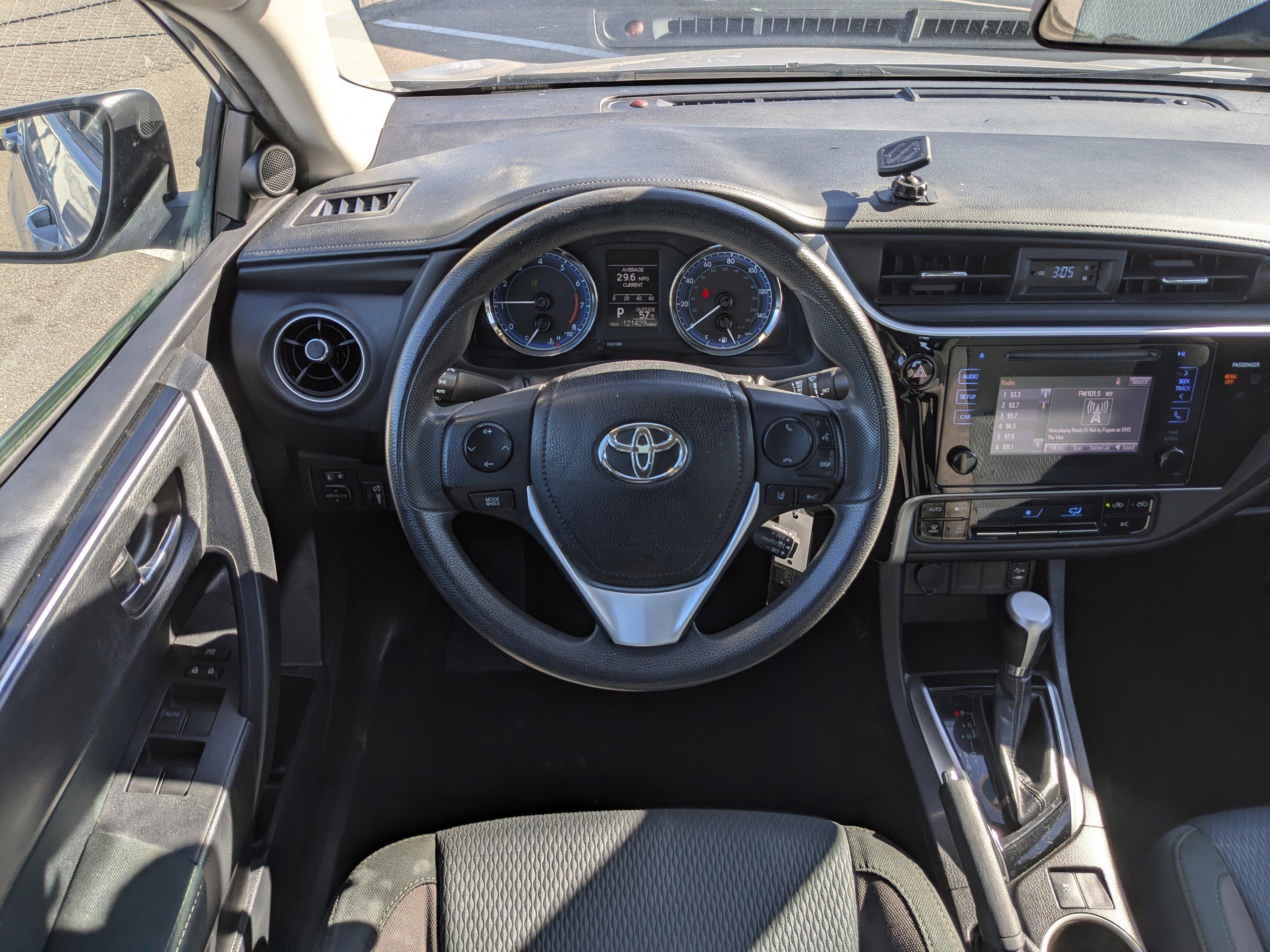 Used 2017 Toyota Corolla LE image 14