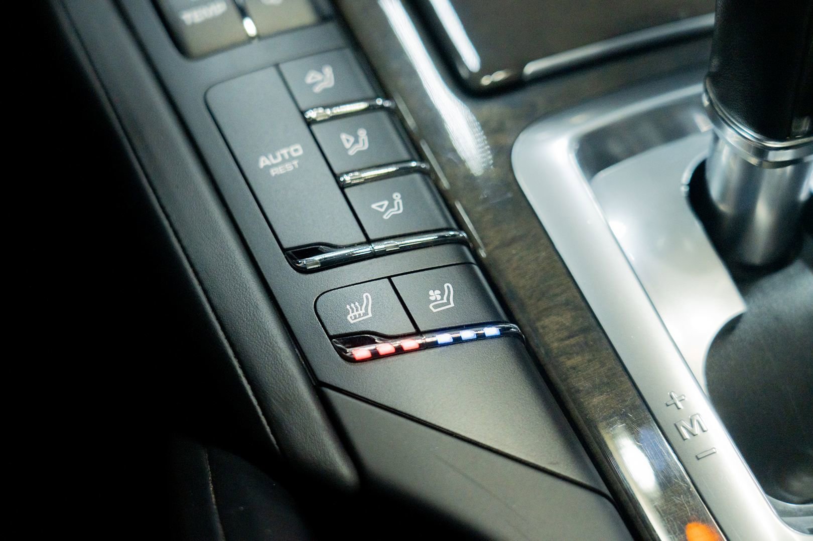 Used 2014 Porsche Cayenne GTS AWD/4WD image 44