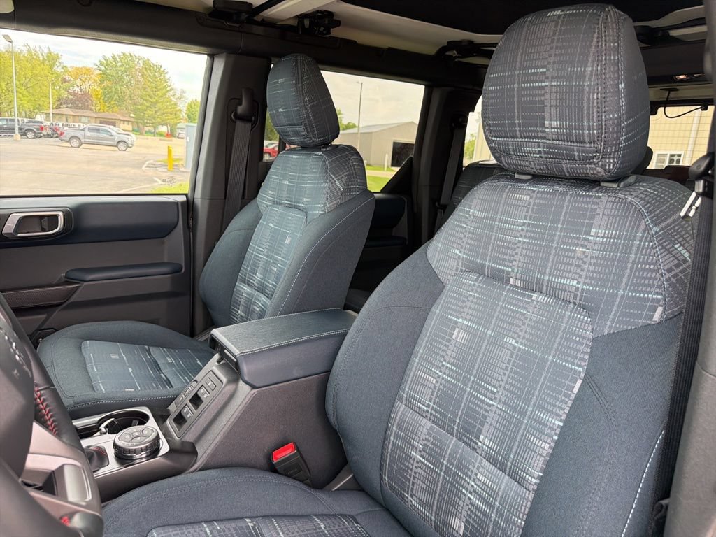 Used 2025 Ford Bronco Heritage Edition AWD/4WD image 12