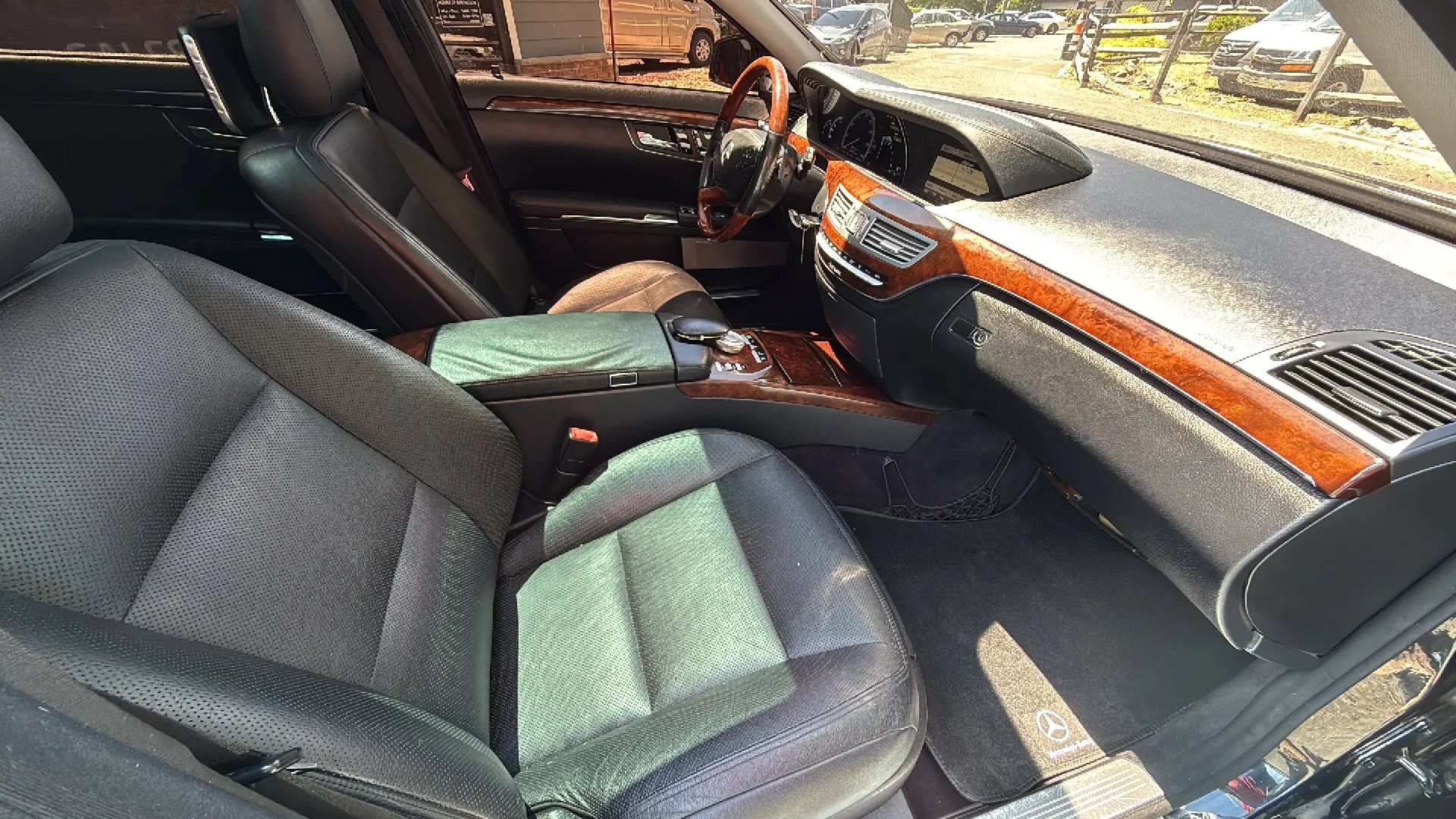 Used 2011 Mercedes-Benz S 550 4MATIC image 23