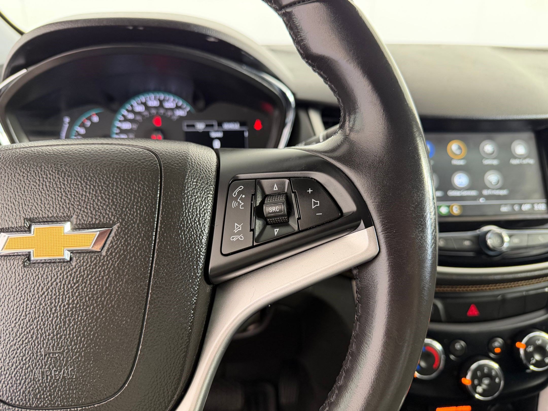 Used 2018 Chevrolet Trax LT w/ LT Convenience Package AWD/4WD image 24