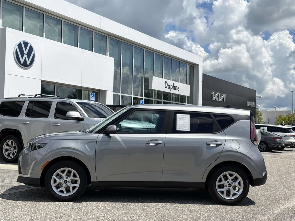 Used 2025 Kia Soul LX w/ LX Technology Package FWD image 31