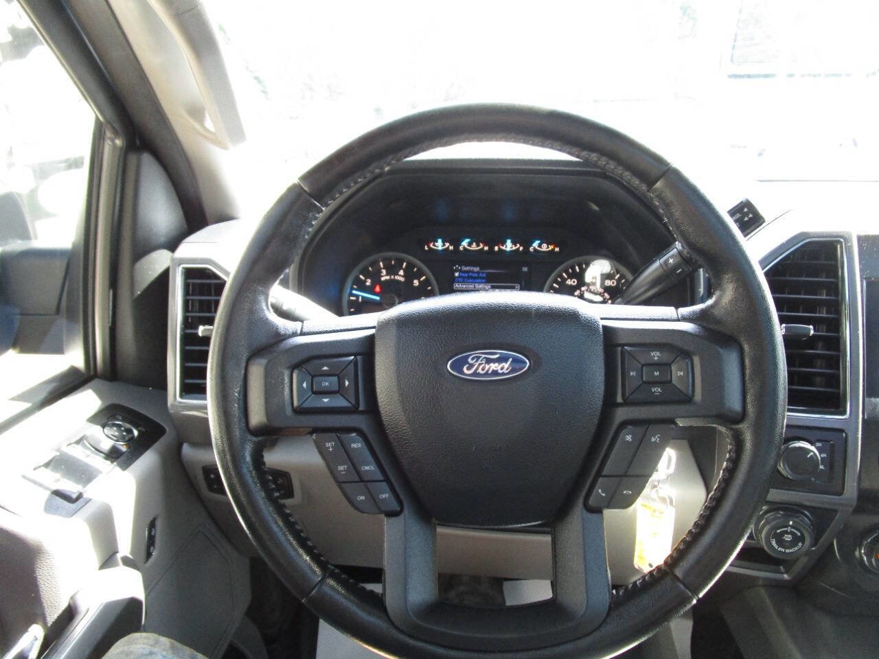 Used 2017 Ford F150 XLT w/ Equipment Group 302A Luxury image 24