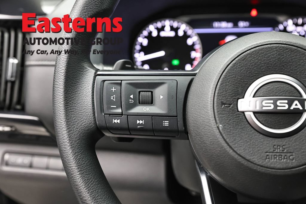 Used 2024 Nissan Pathfinder S AWD/4WD image 15