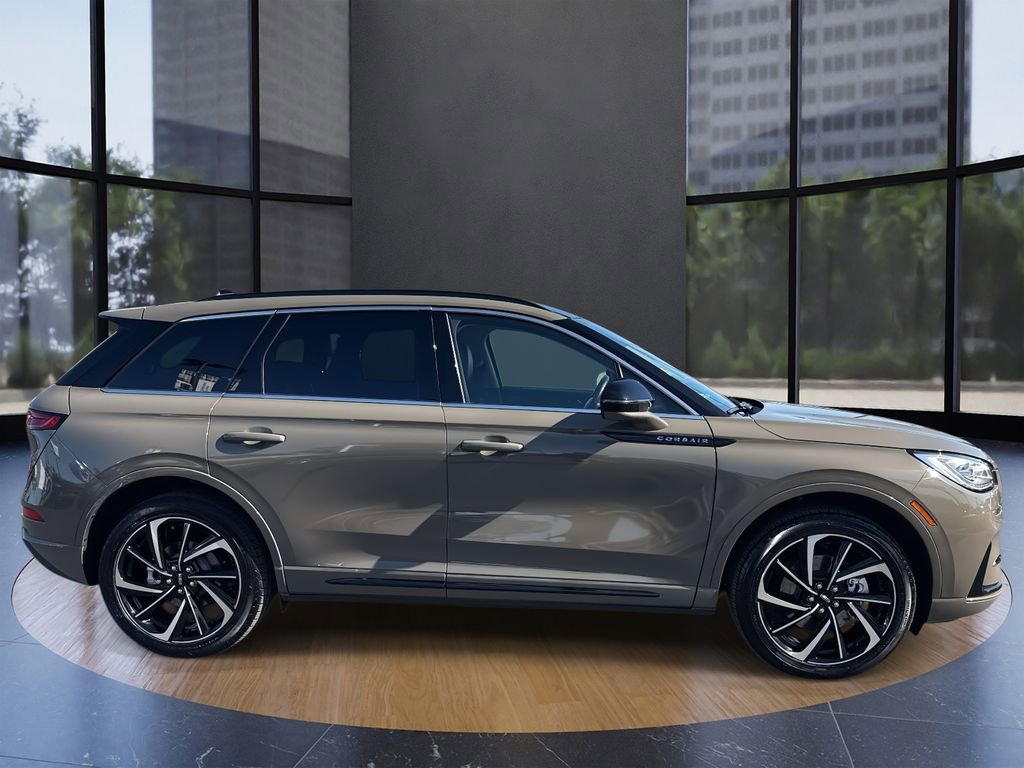 Used 2025 Lincoln Corsair Grand Touring w/ Equipment Group 301A image 2