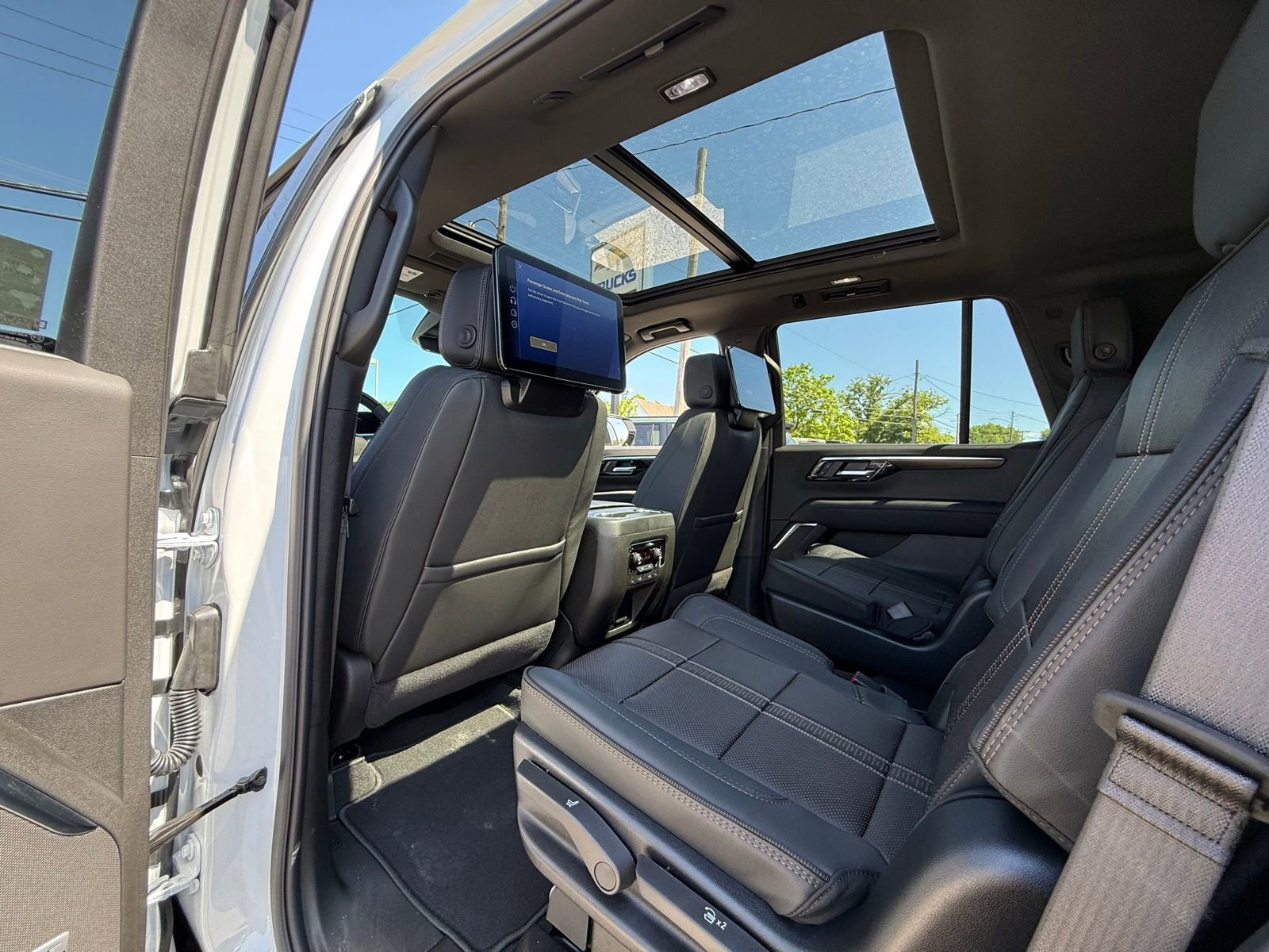 New 2026 Chevrolet Tahoe High Country AWD/4WD image 22