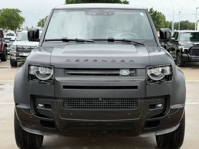 Used 2025 Land Rover Defender 110 X-Dynamic SE AWD/4WD image 7