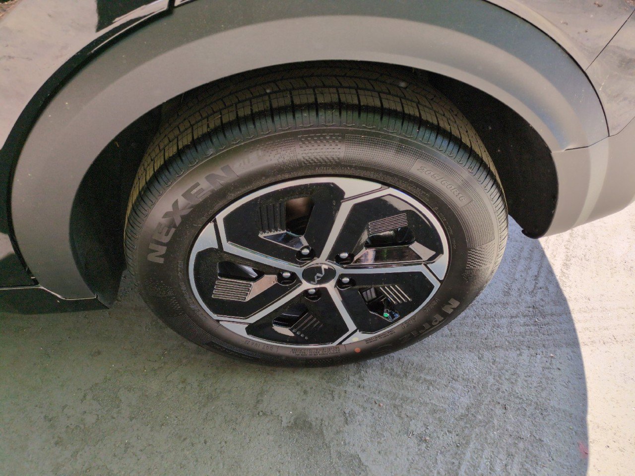 New 2026 Kia Niro EX FWD image 11