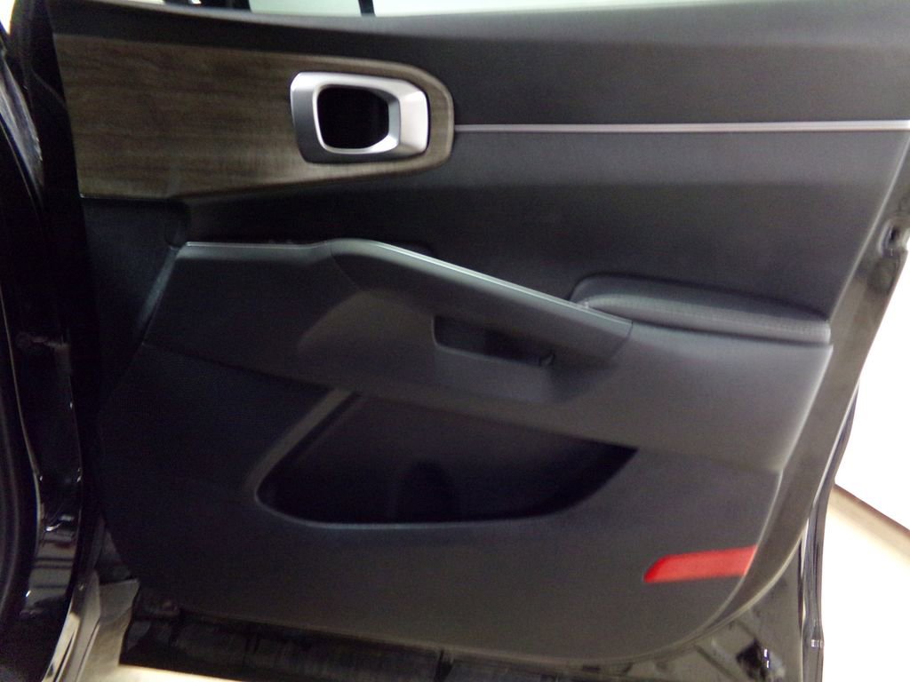 Used 2023 Kia Sorento S w/ Panoramic Sunroof Package image 7