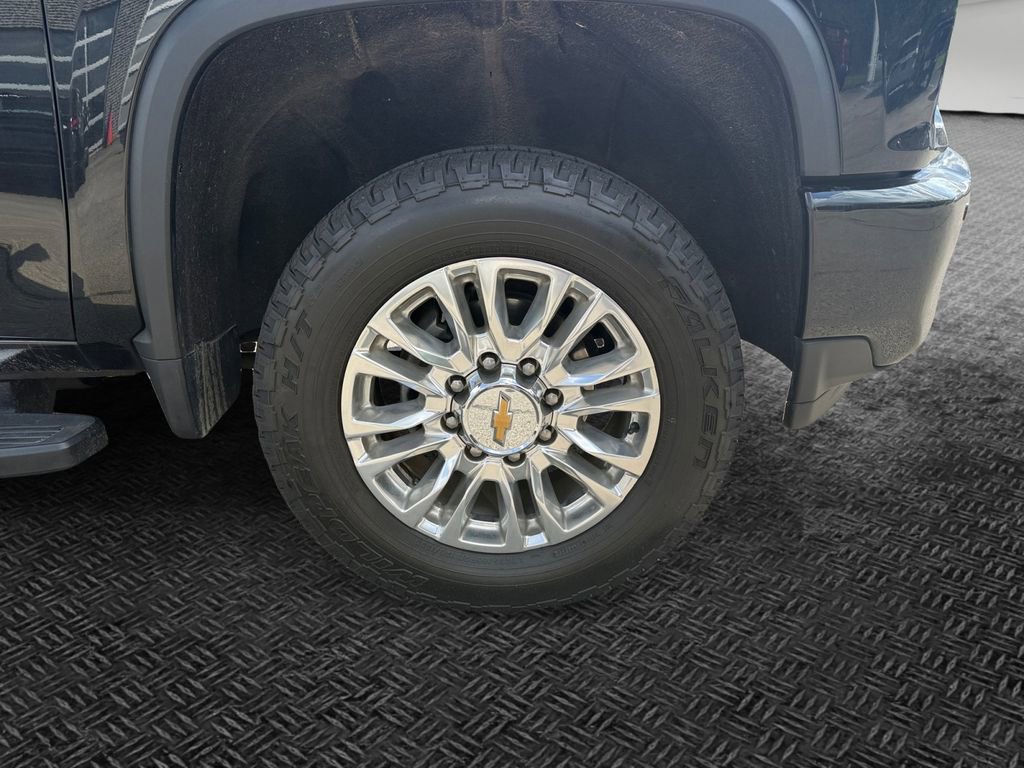 Used 2022 Chevrolet Silverado 2500 High Country w/ Z71 Off-Road Package AWD/4WD image 11