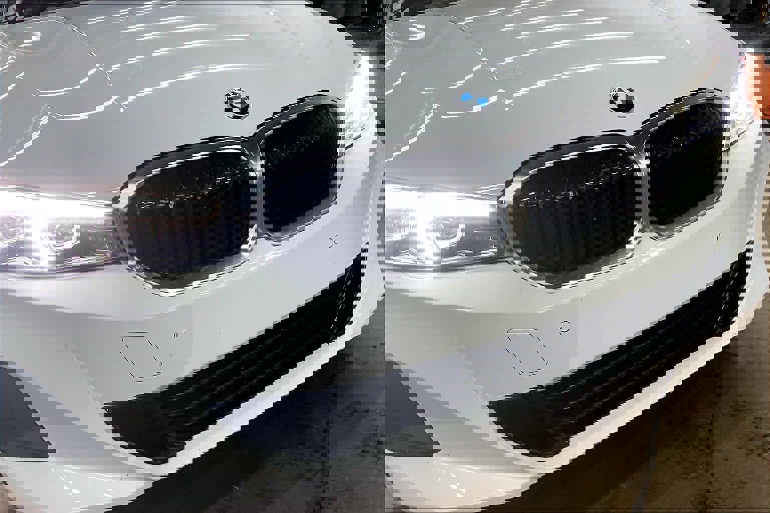 Used 2023 BMW 330i Sedan w/ Premium Package image 32