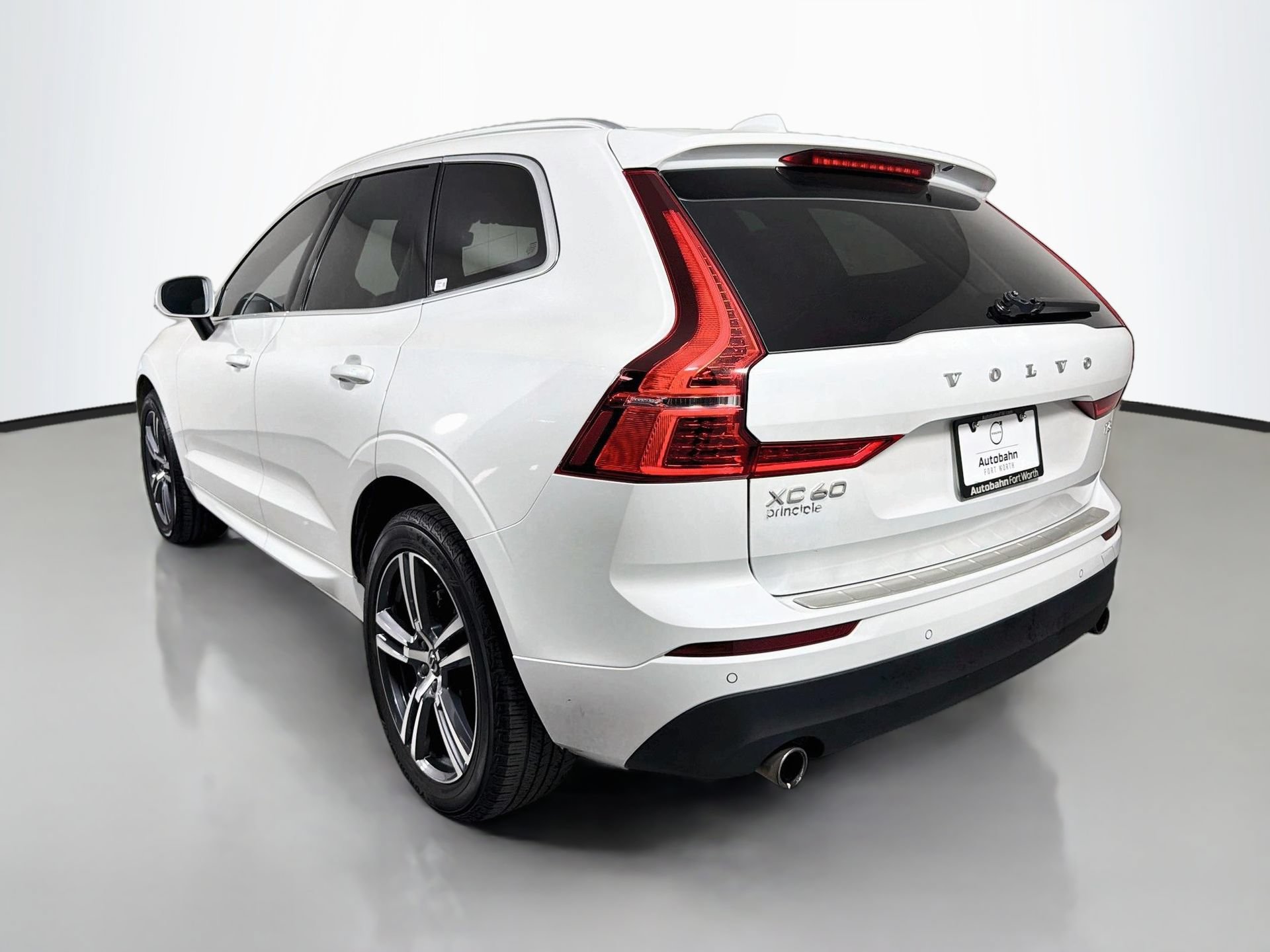 Used 2021 Volvo XC60 T5 Momentum w/ Premium Package FWD image 8