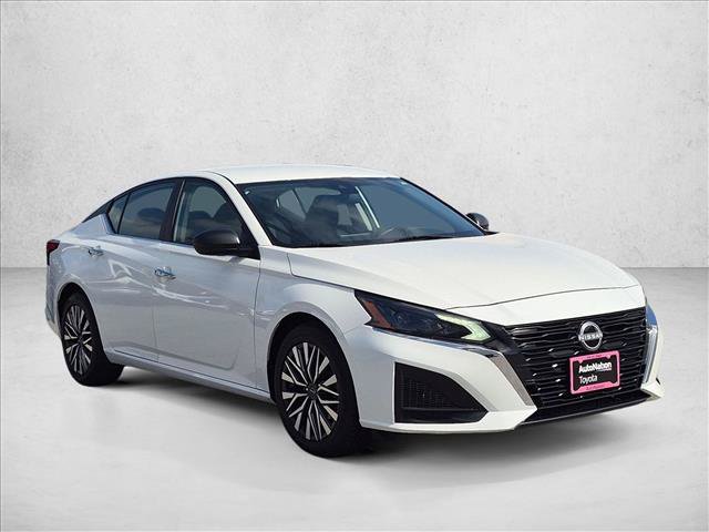 Used 2025 Nissan Altima 2.5 SV FWD image 3