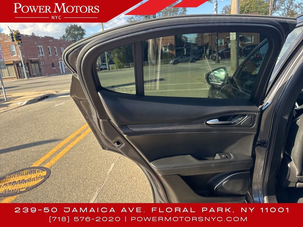 Used 2023 Alfa Romeo Stelvio Ti image 25