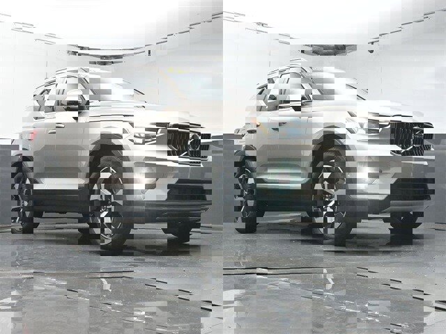 Certified 2024 Volvo XC40 B5 Plus w/ Protection Package Premier image 32