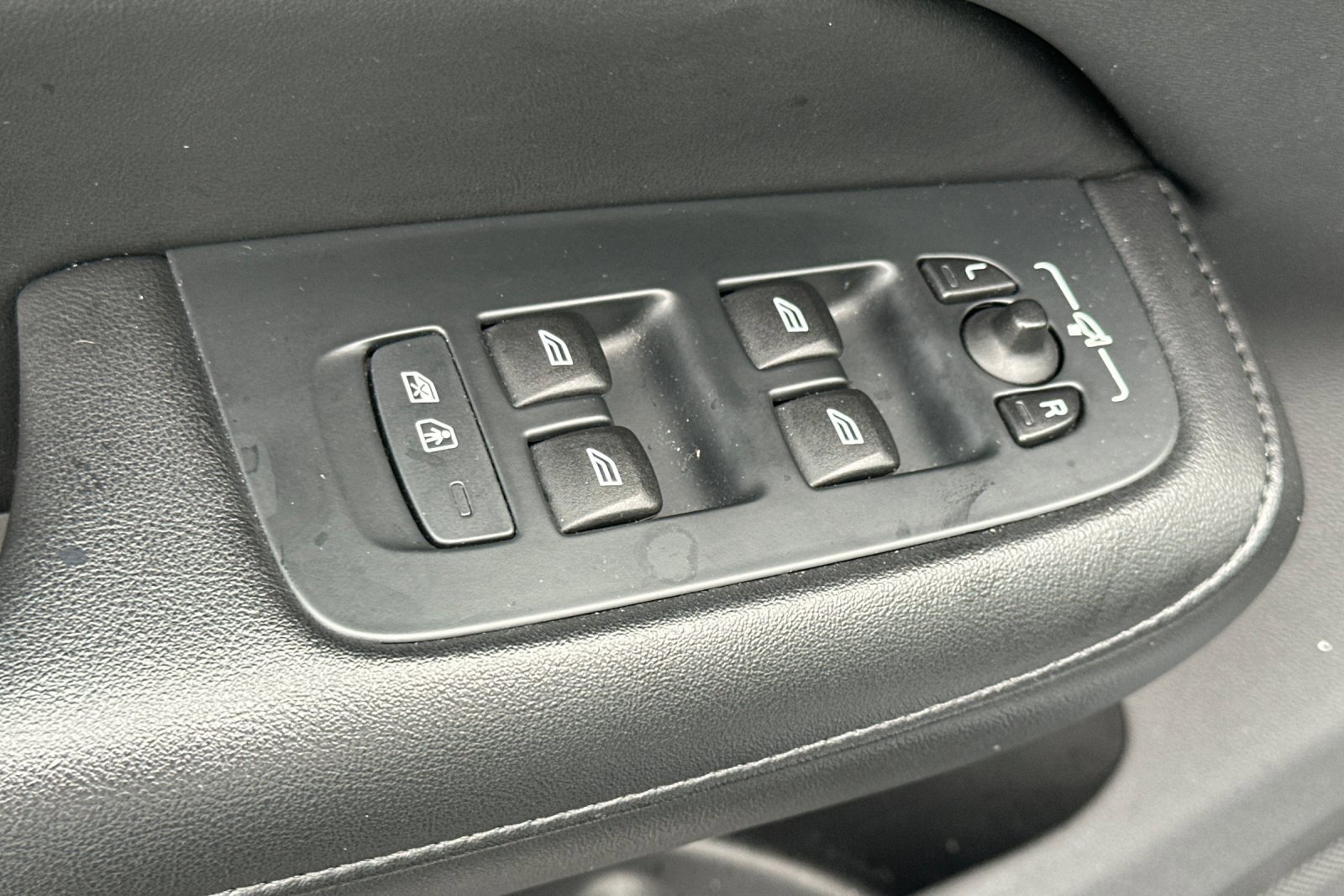 Used 2024 Volvo S60 B5 Plus image 12