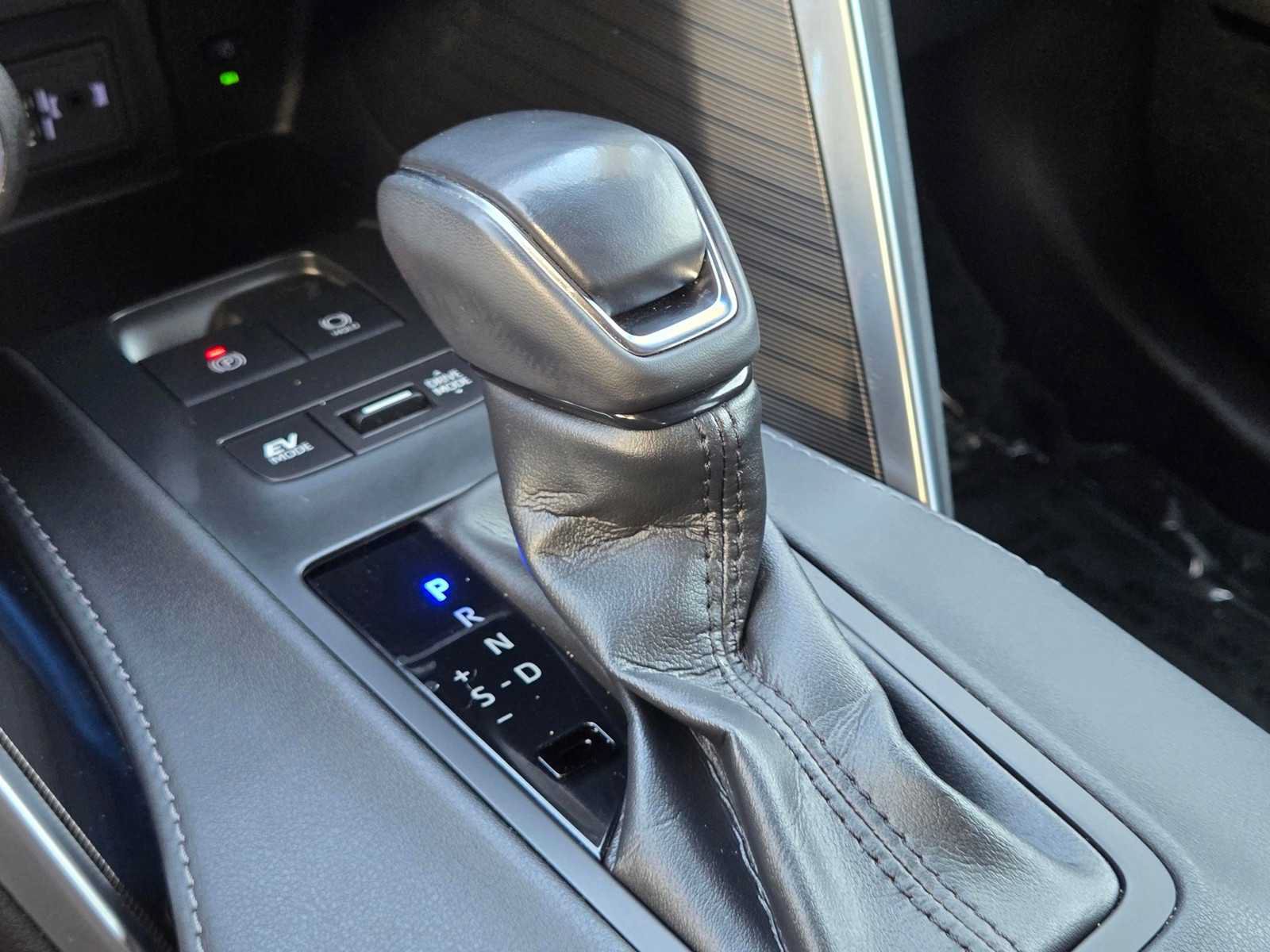 Used 2022 Toyota Venza XLE AWD/4WD image 23