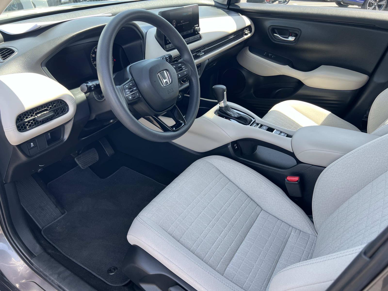 Certified 2025 Honda HR-V LX image 5