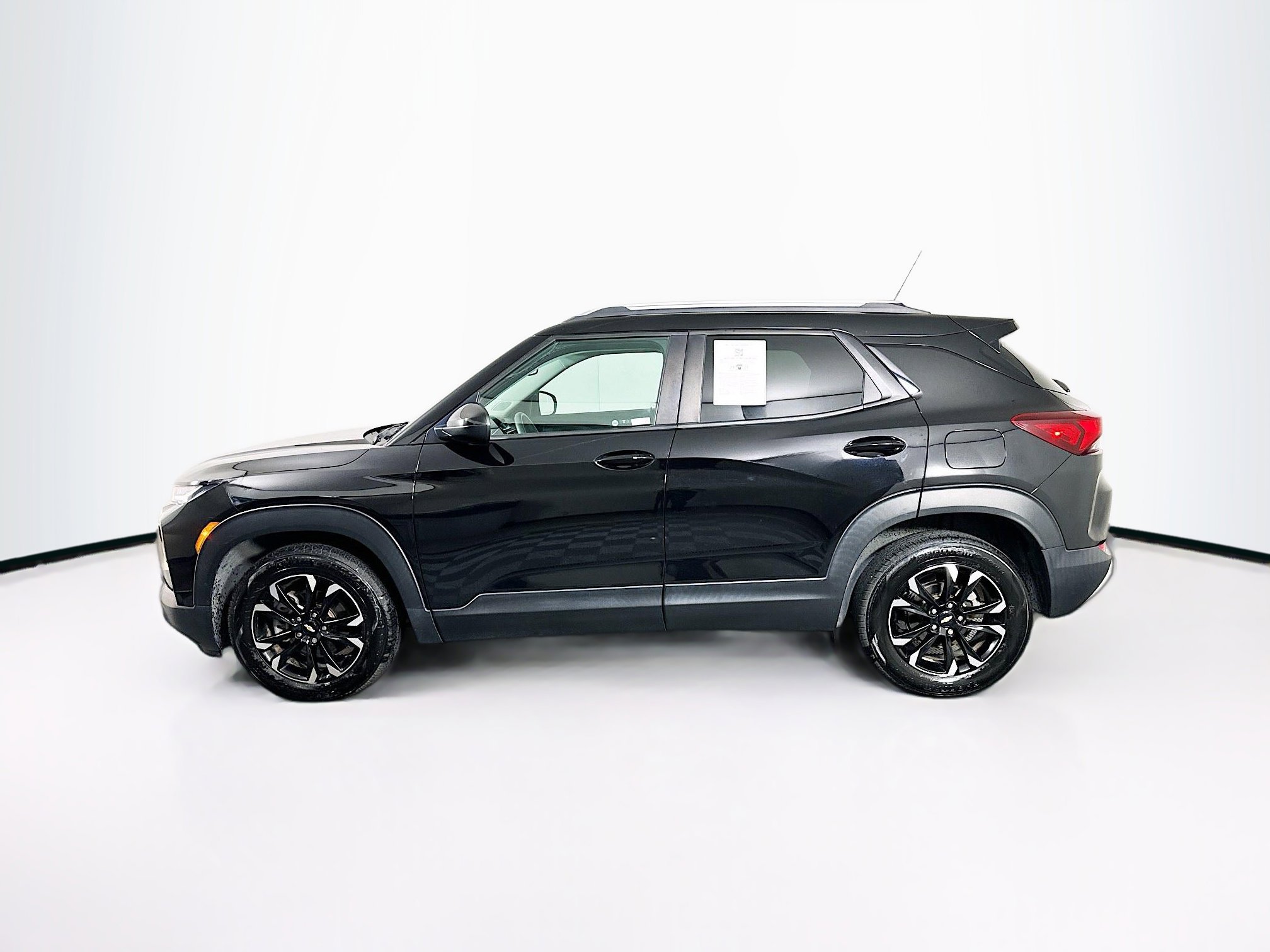 Used 2021 Chevrolet TrailBlazer LT w/ Convenience Package image 4