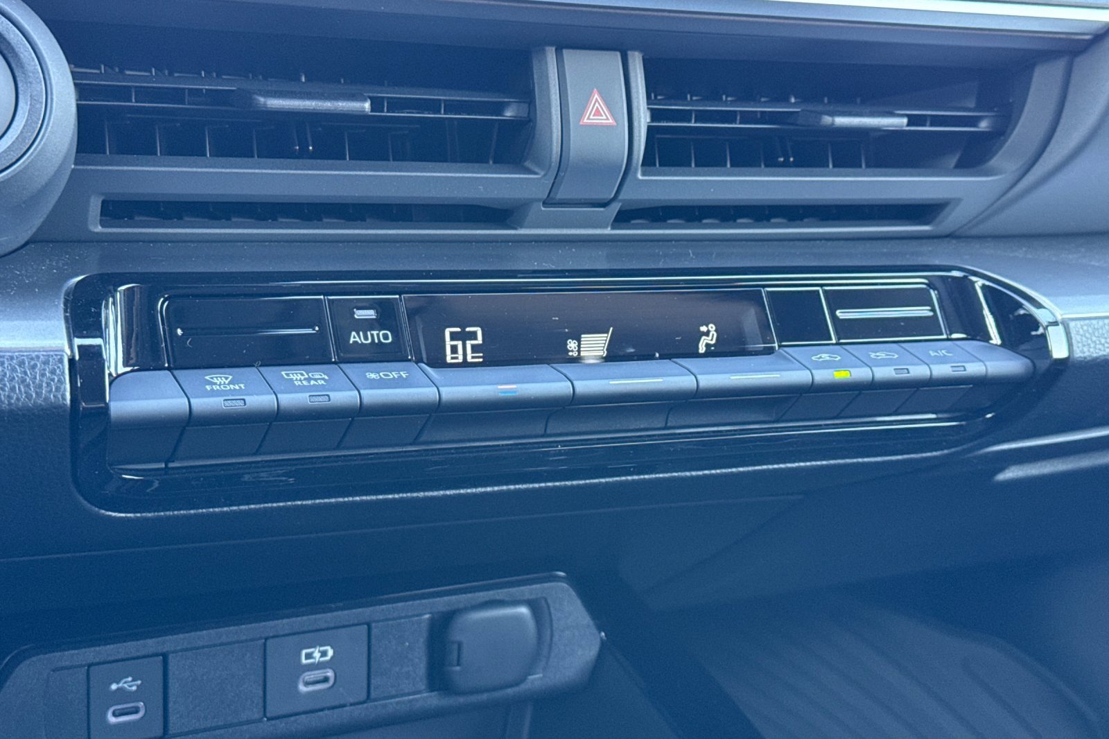 Certified 2025 Toyota Prius LE image 25