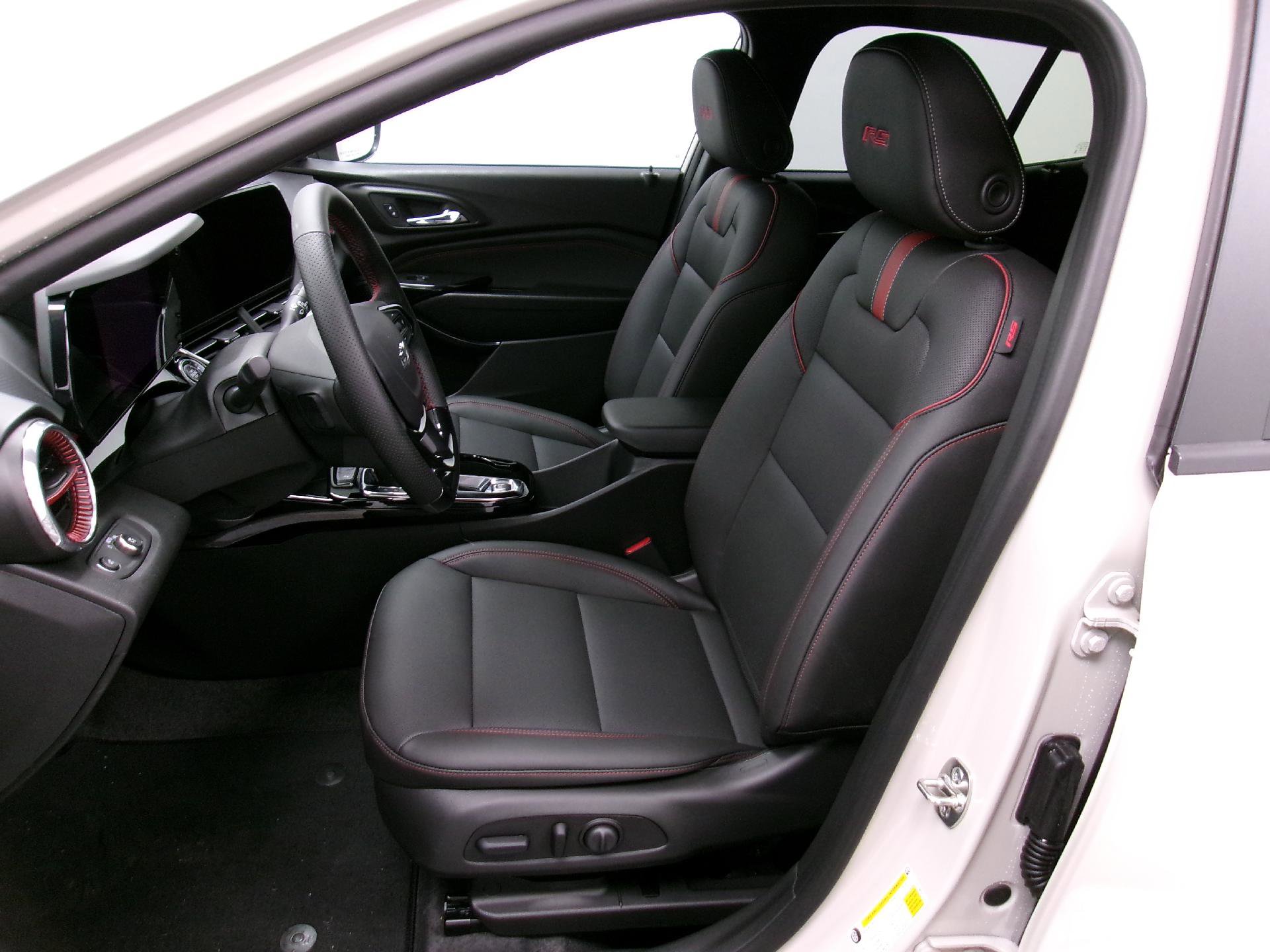 New 2026 Chevrolet Trax RS w/ Driver Confidence Package image 9