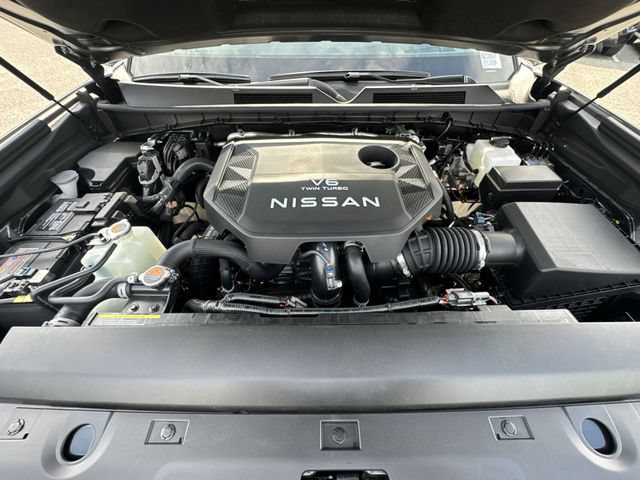 Used 2025 Nissan Armada SL AWD/4WD image 32