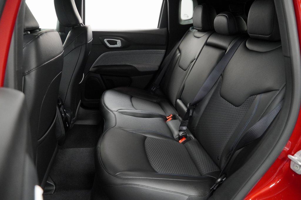 Certified 2025 Jeep Compass Latitude w/ Convenience Group image 19