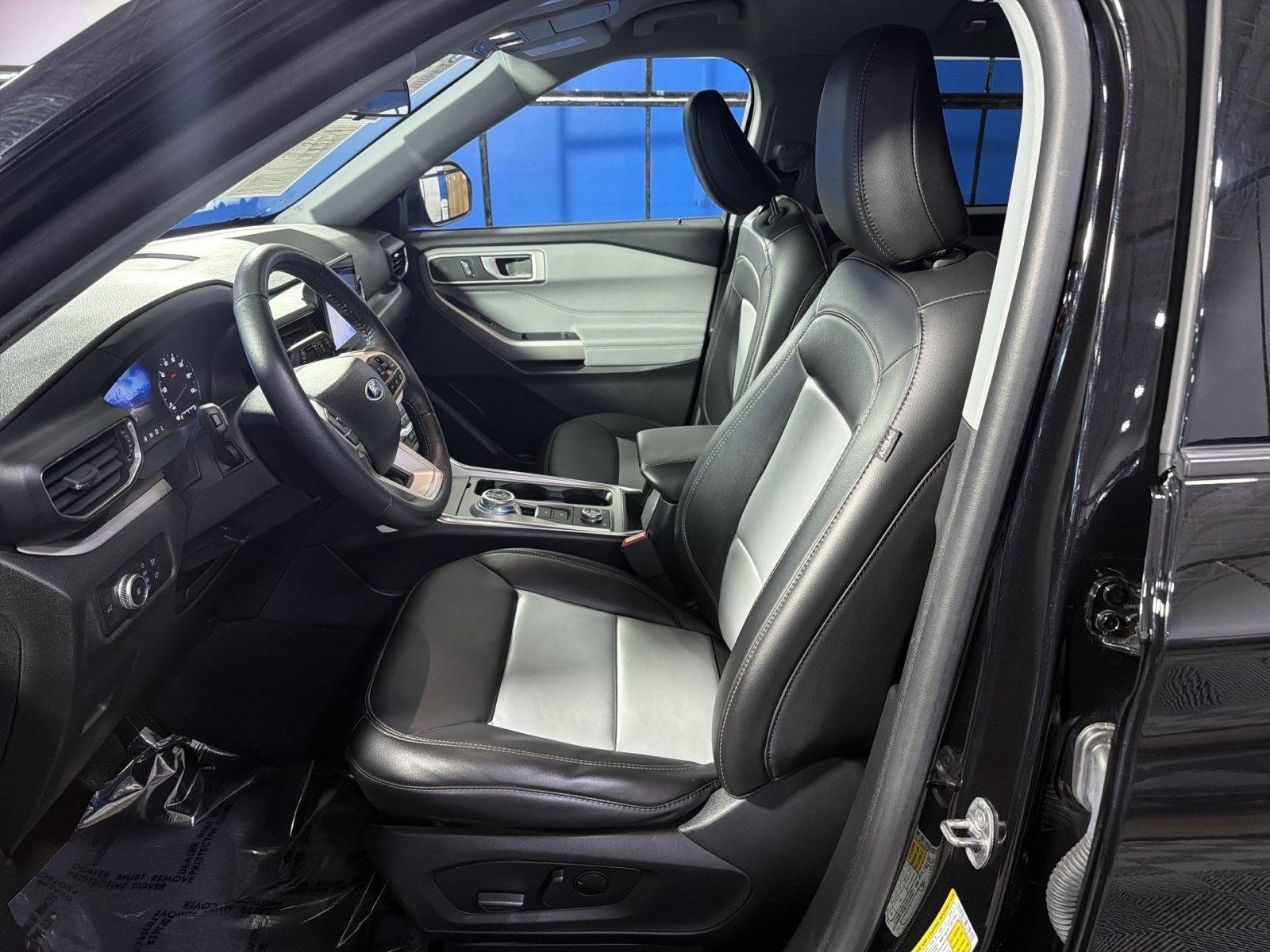 Used 2023 Ford Explorer XLT w/ Equipment Group 202A AWD/4WD image 26