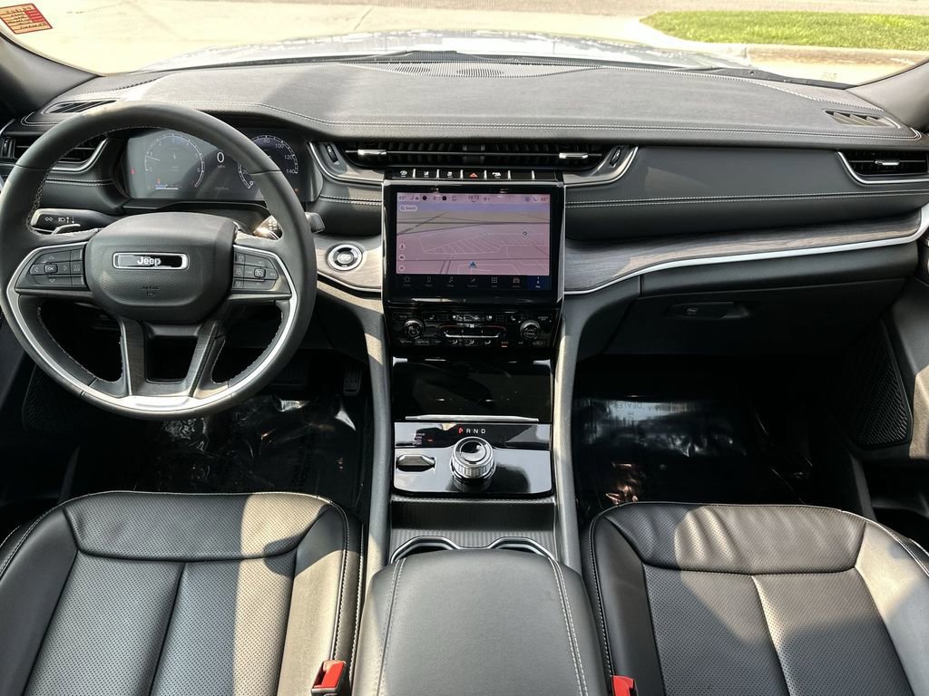 Used 2024 Jeep Grand Cherokee L Limited w/ Luxury Tech Group II image 21