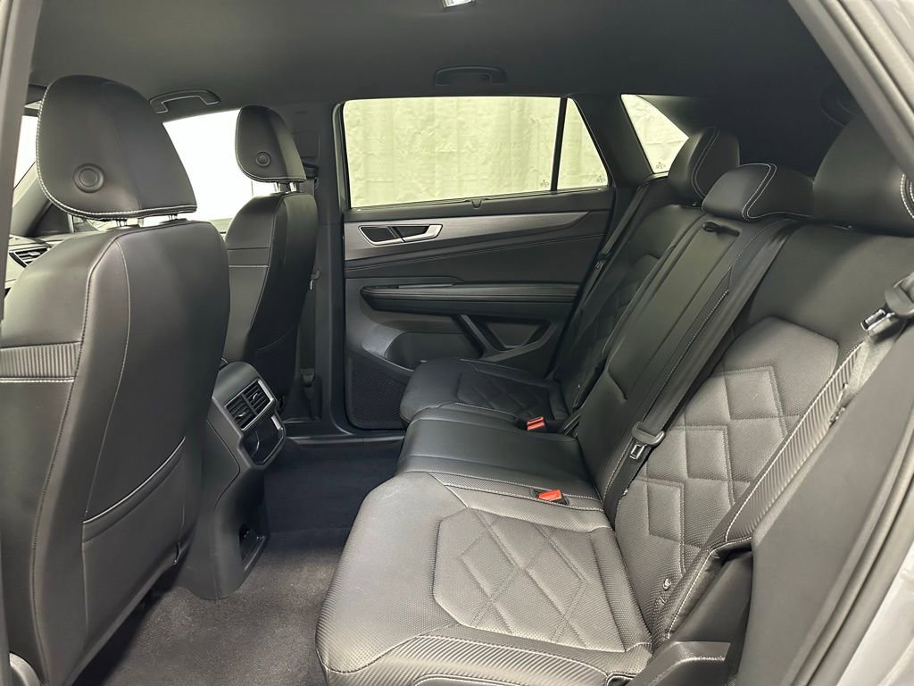 Used 2025 Volkswagen Atlas Cross Sport SE image 45