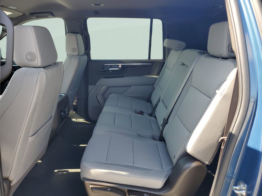 Used 2026 Chevrolet Suburban LS RWD image 10