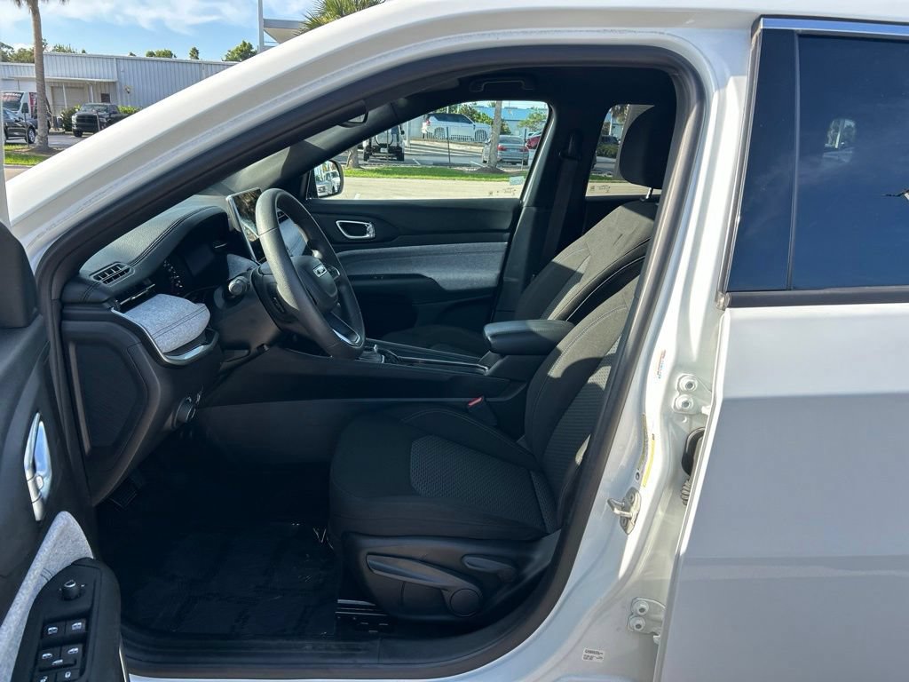 Used 2024 Jeep Compass Sport AWD/4WD image 16
