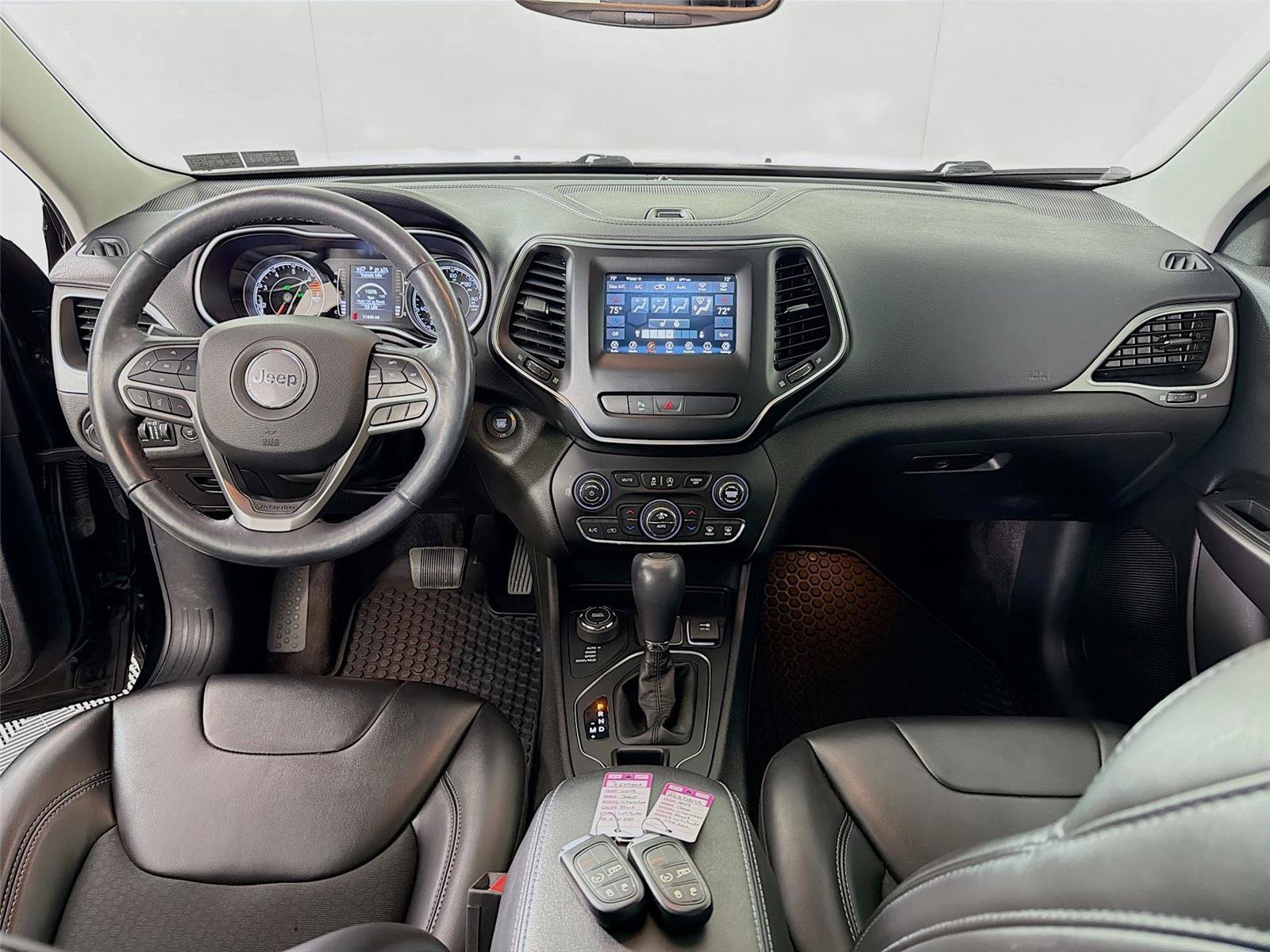 Used 2019 Jeep Cherokee Latitude Plus w/ Comfort/Convenience Group AWD/4WD image 23