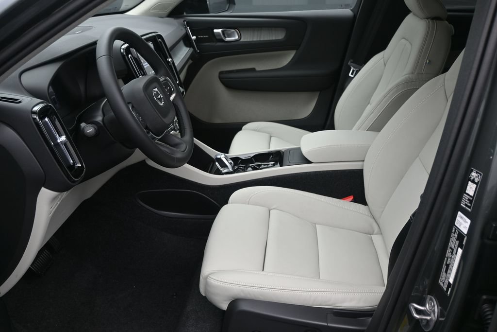 New 2026 Volvo XC40 B5 Plus AWD/4WD image 11