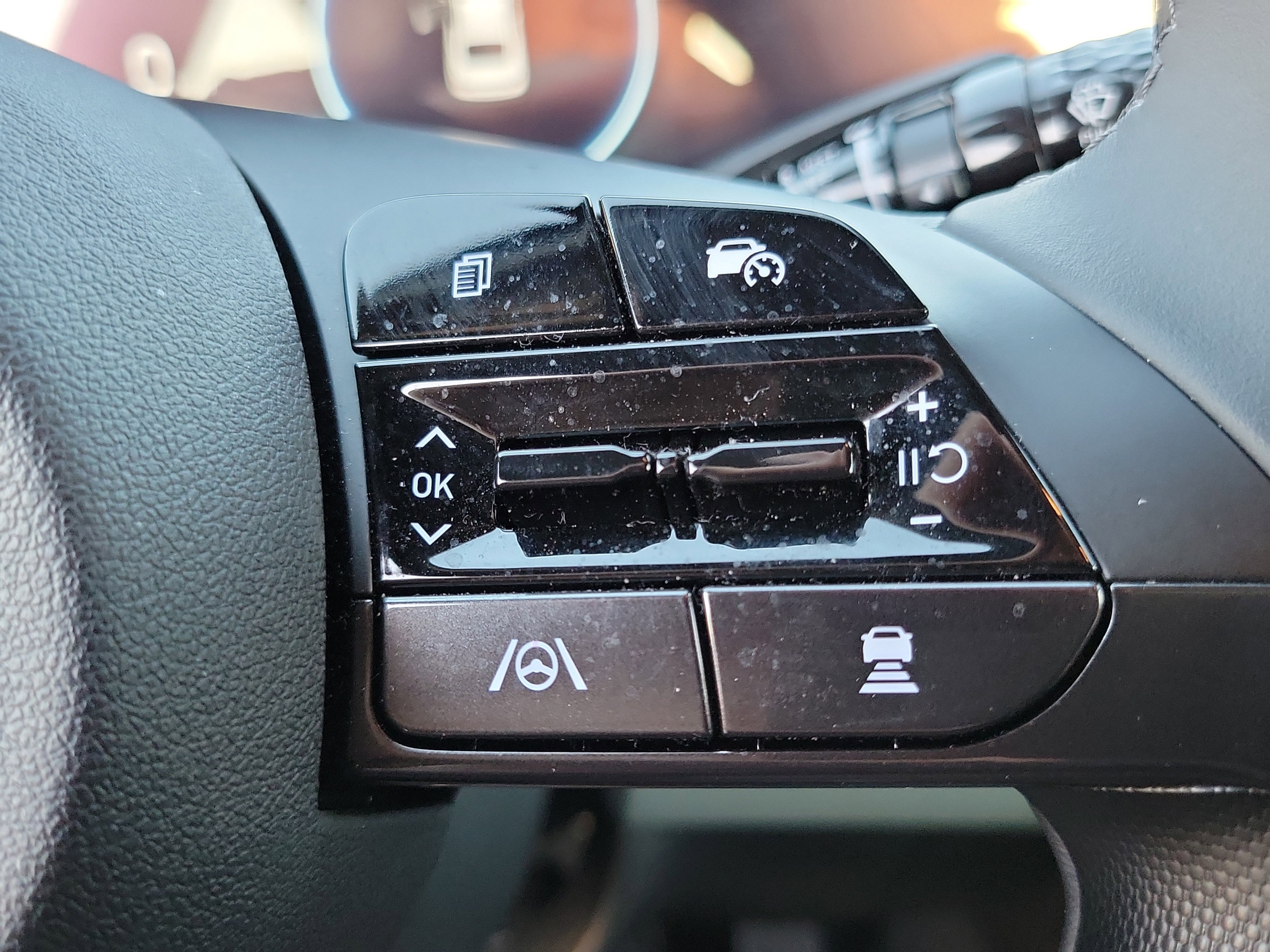 Certified 2025 Hyundai Elantra Limited image 8