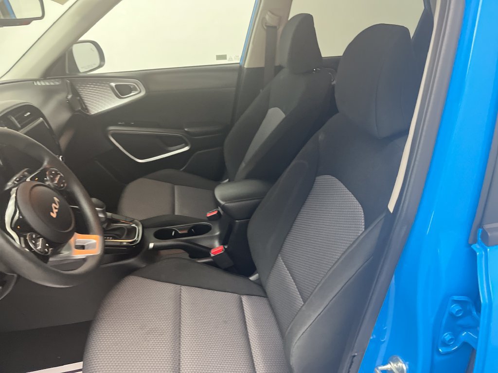 Used 2025 Kia Soul S FWD image 13