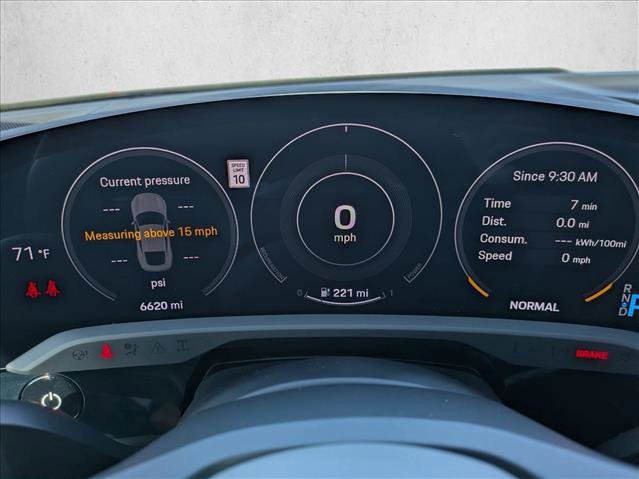 Used 2023 Porsche Taycan image 11