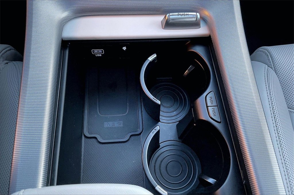 Used 2024 Hyundai Palisade Calligraphy image 16