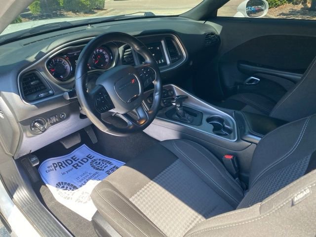 Used 2022 Dodge Challenger SXT w/ Driver Convenience Group RWD image 6