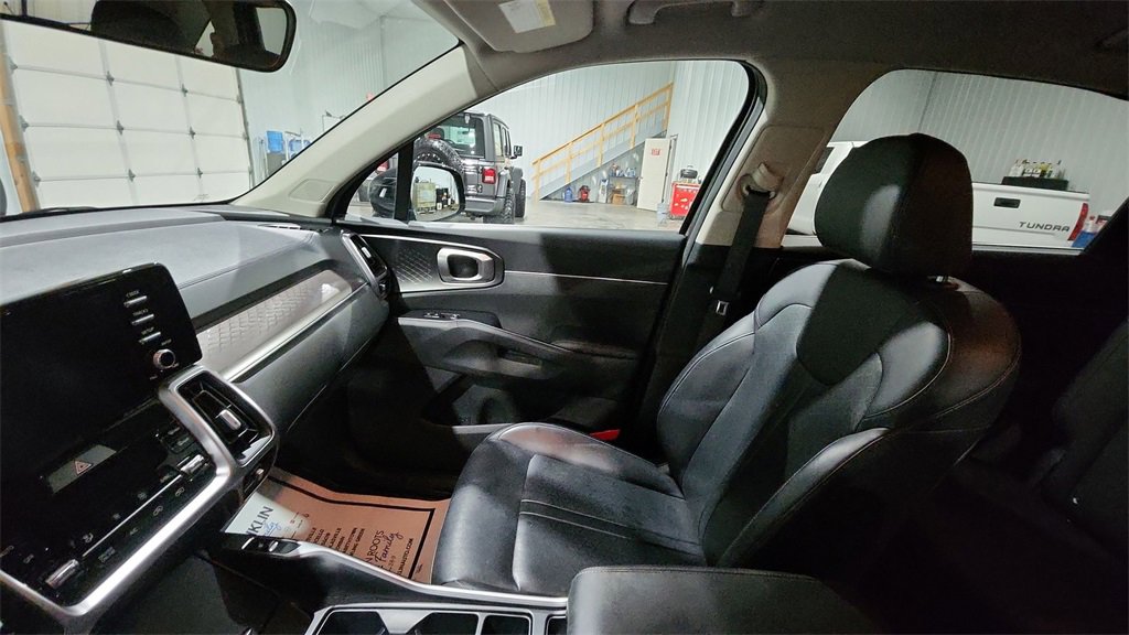 Used 2021 Kia Sorento S image 11