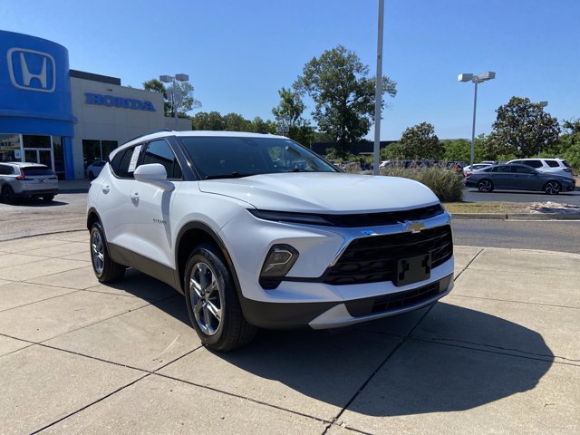 Used 2024 Chevrolet Blazer LT w/ Convenience Package FWD image 2