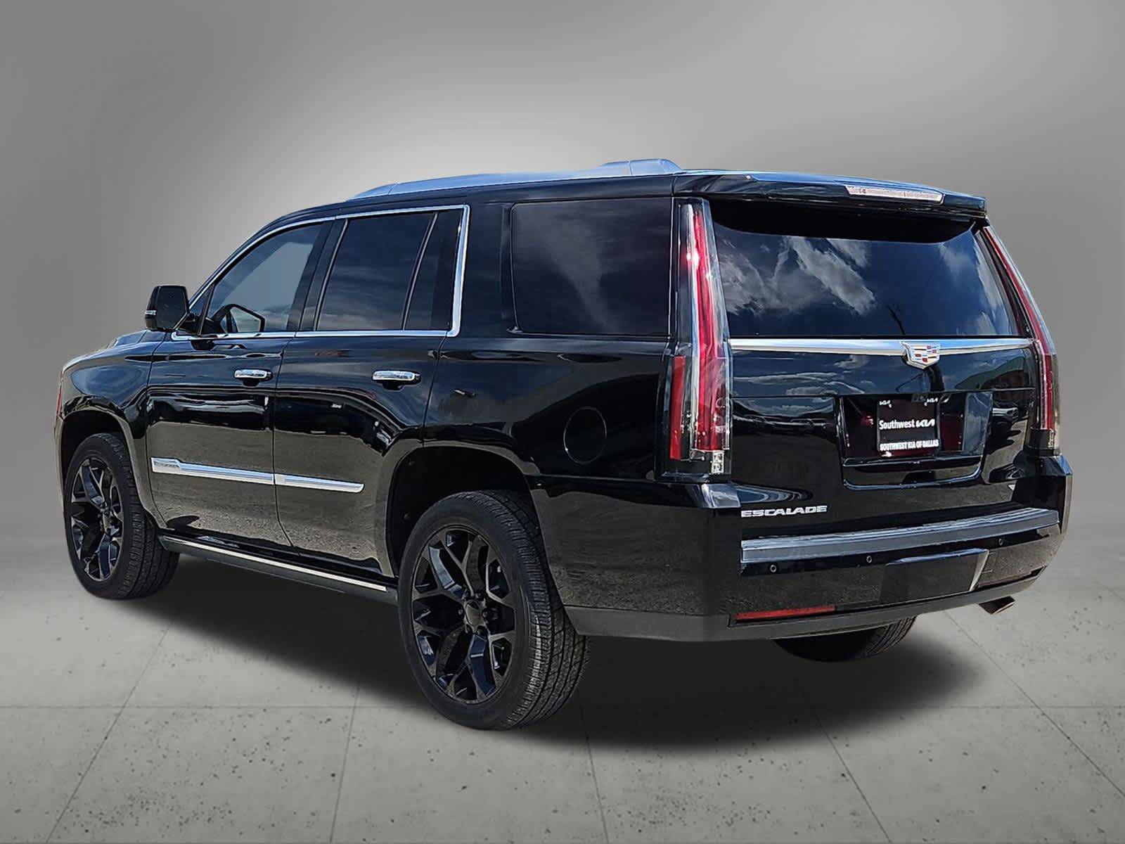 Used 2017 Cadillac Escalade Platinum AWD/4WD image 4
