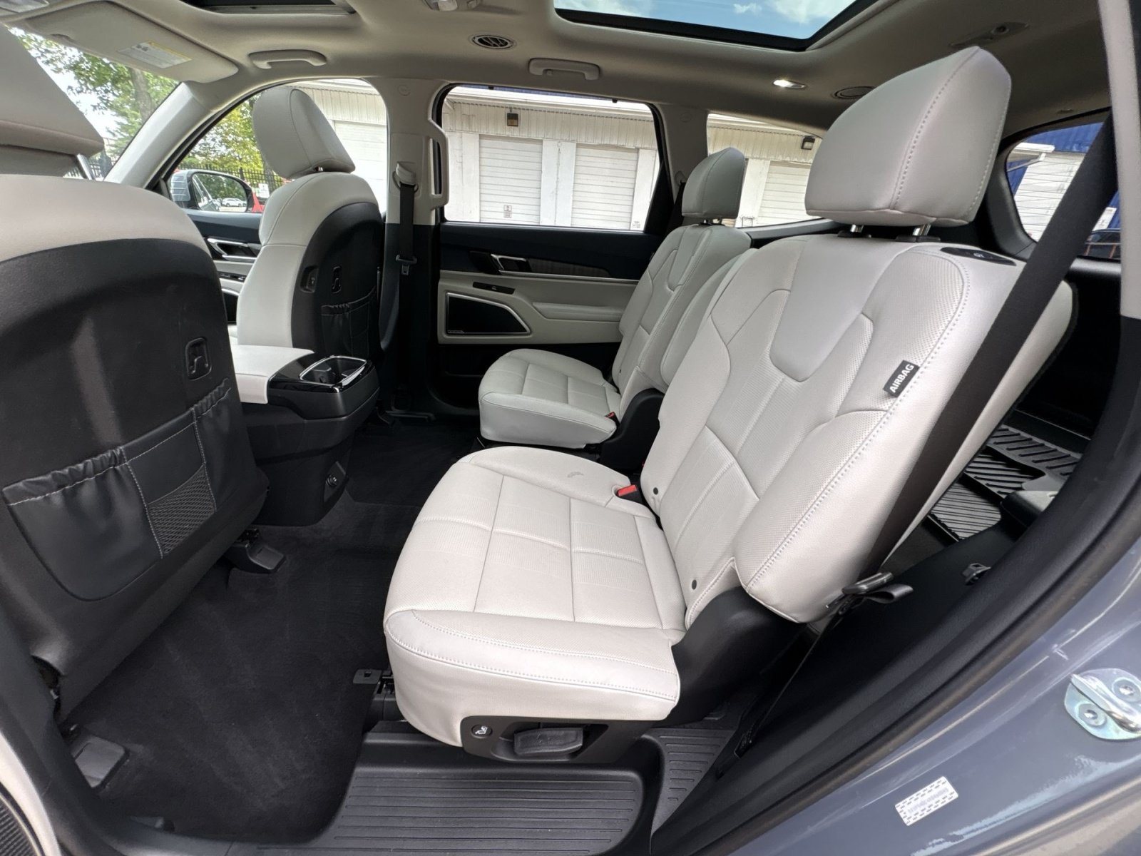 Used 2024 Kia Telluride SX w/ Towing Package FWD image 36