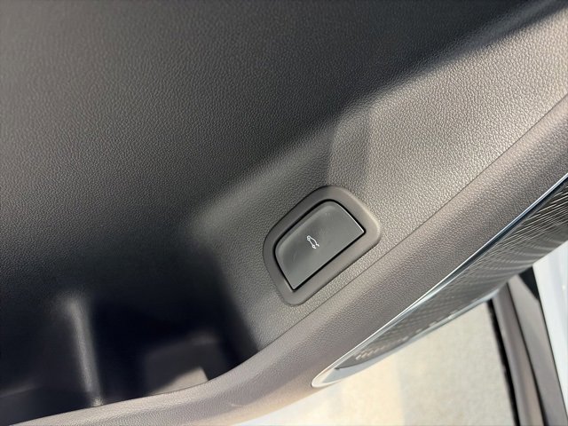 New 2026 Chevrolet Traverse High Country w/ LPO, Floor Liner Package image 11