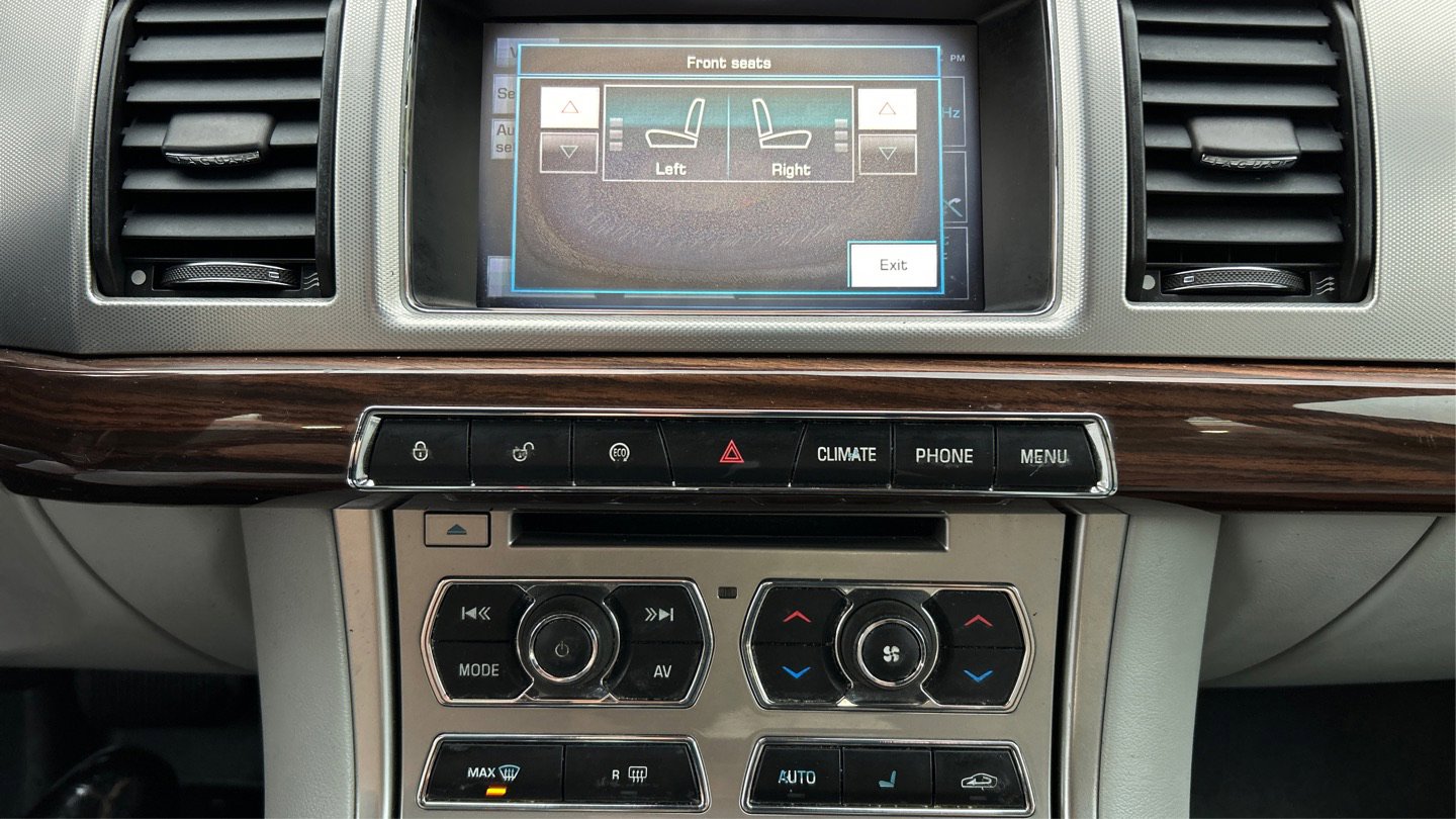 Used 2013 Jaguar XF 3.0 image 29